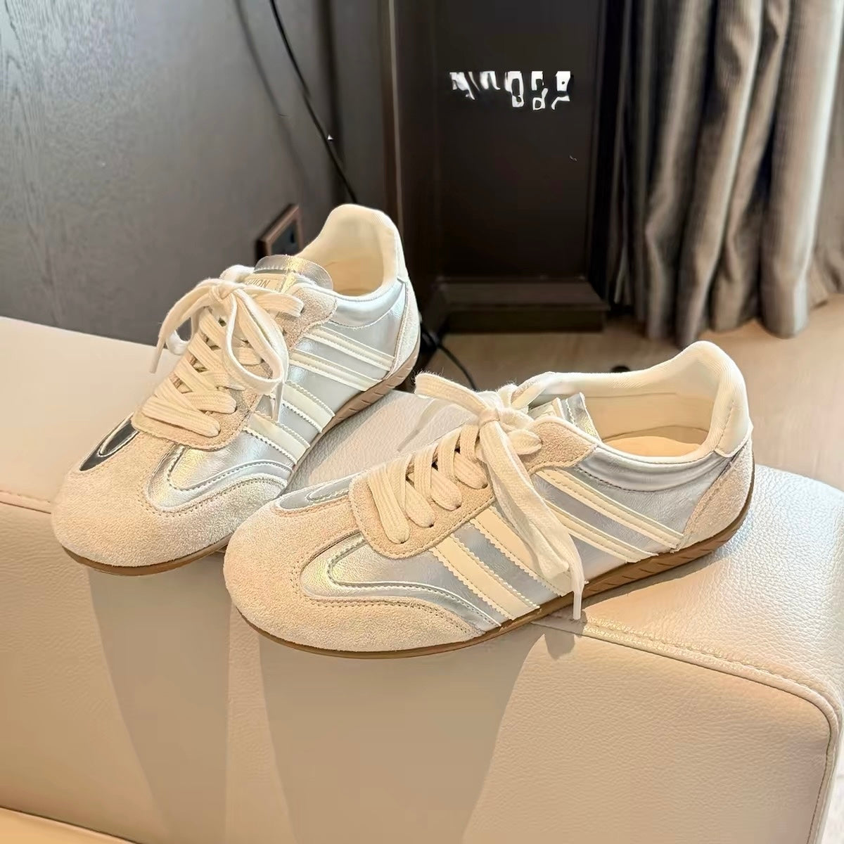 Lune Retro Sneakers