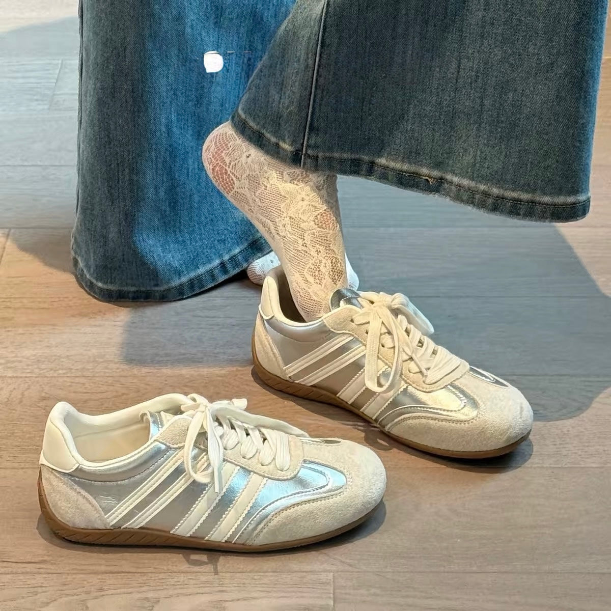 Lune Retro Sneakers