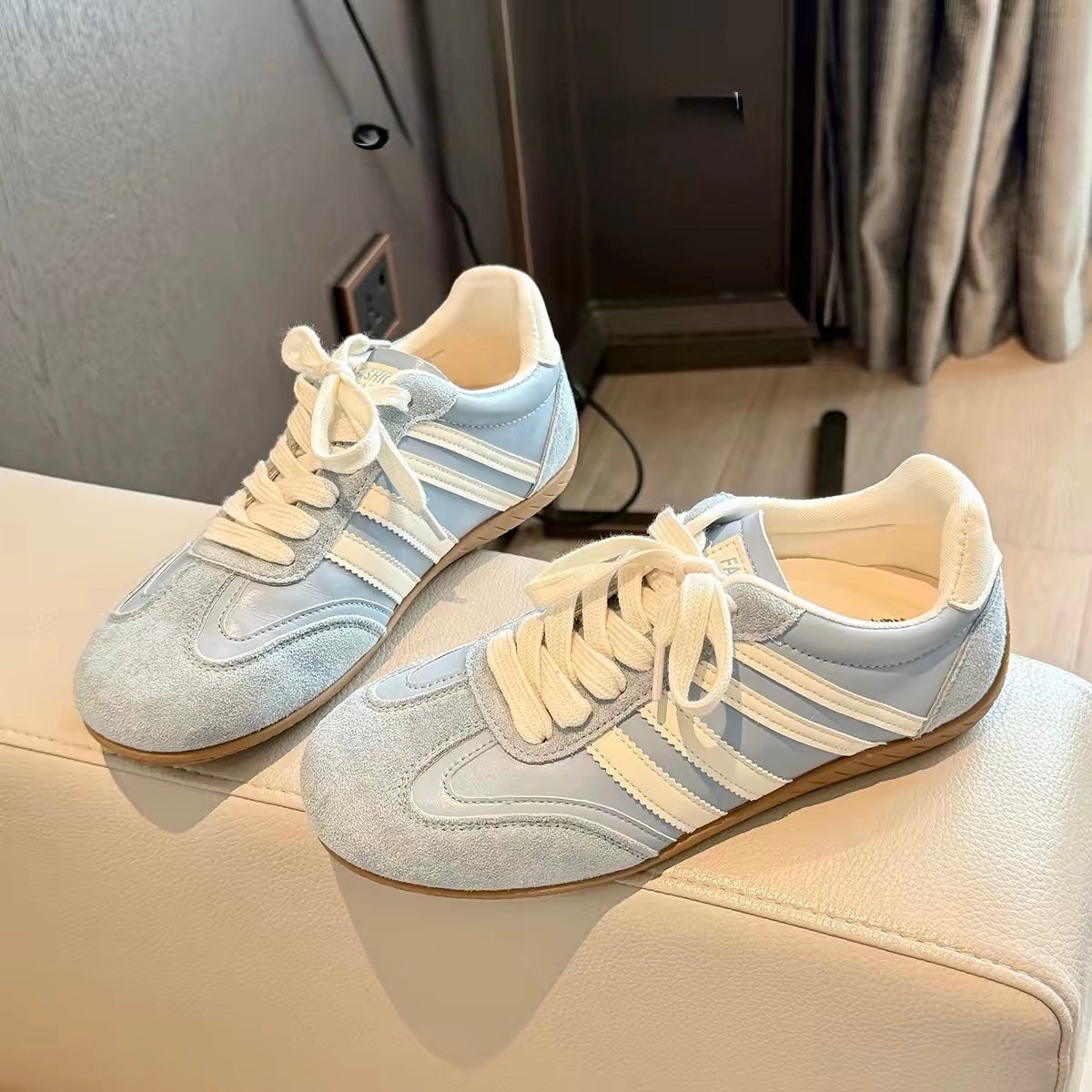 Lune Retro Sneakers