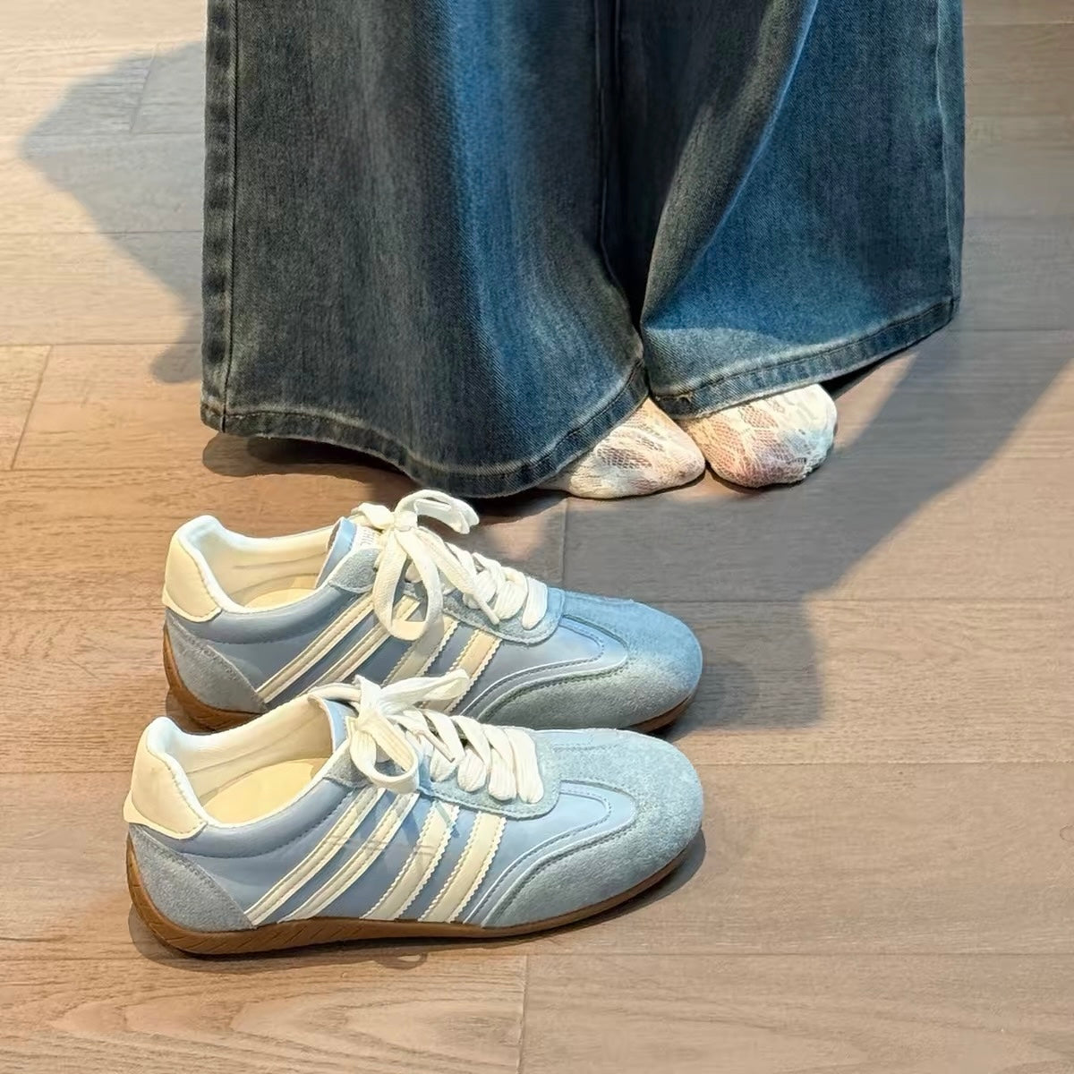Lune Retro Sneakers