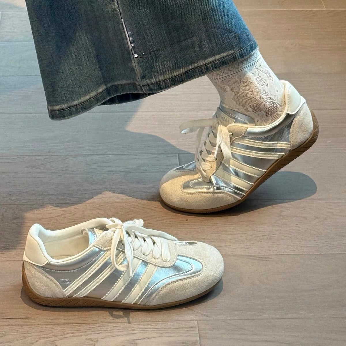 Lune Retro Sneakers