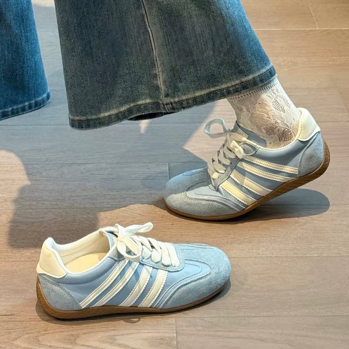 Lune Retro Sneakers