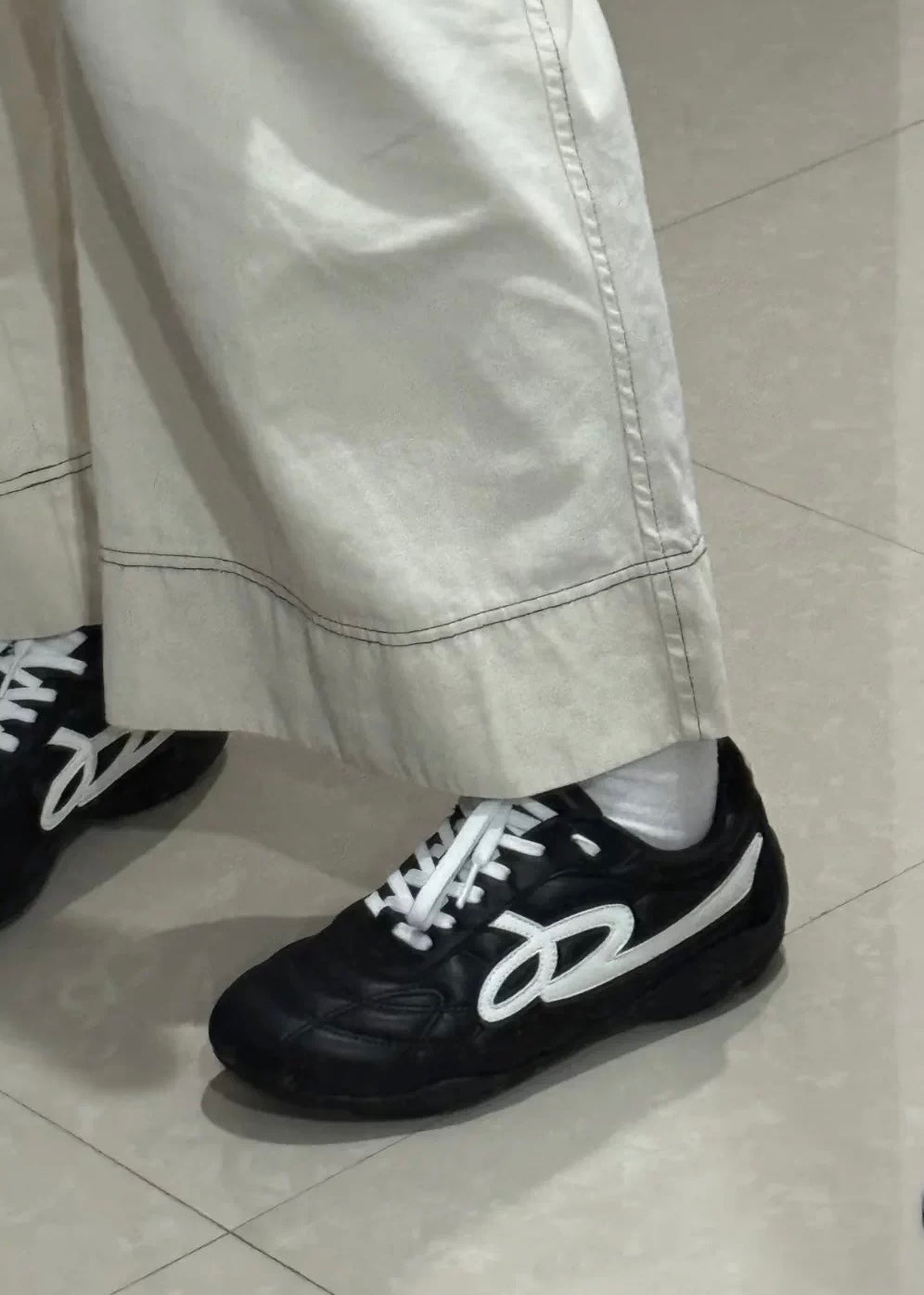 Ravia Sneakers