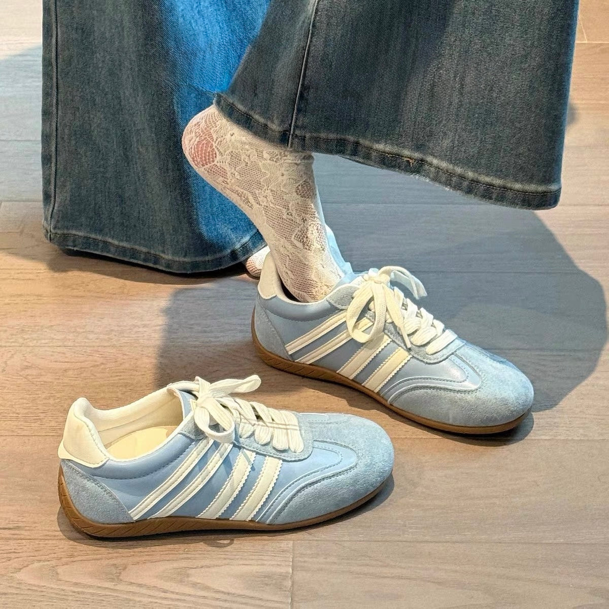 Lune Retro Sneakers