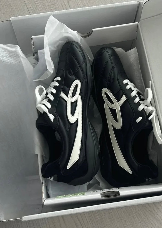 Ravia Sneakers